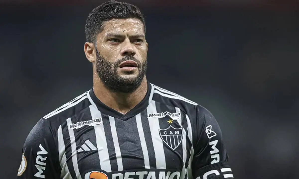 Rival tenta atravessar o Atlético MG na renovação atacante Hulk