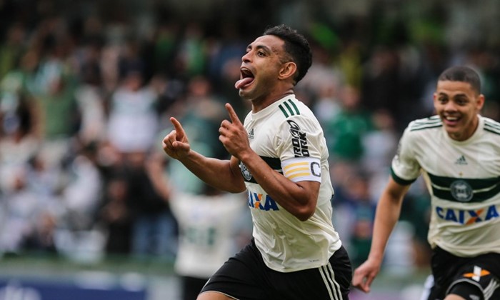 Vasco acerta a contratação do zagueiro Werley, do Coritiba