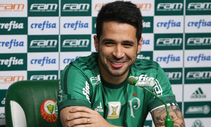 Luan deseja sorte a Valentim e vê vascaínos pedirem seu retorno