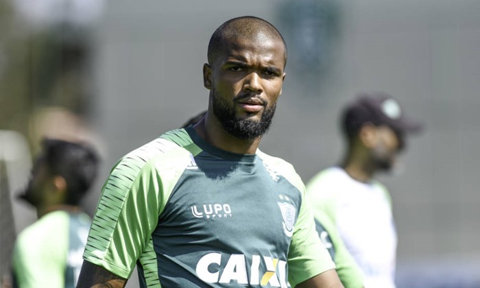 Santos tem interesse no zagueiro Messias, do América-MG