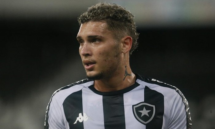 Palmeiras está próximo de acertar com Rafael Navarro, do Botafogo