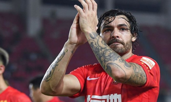 Ricardo Goulart rescinde contrato na China e mira retorno ao Brasil