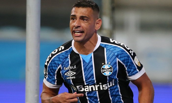 Vasco faz proposta e conta com o apoio da torcida por Diego Souza
