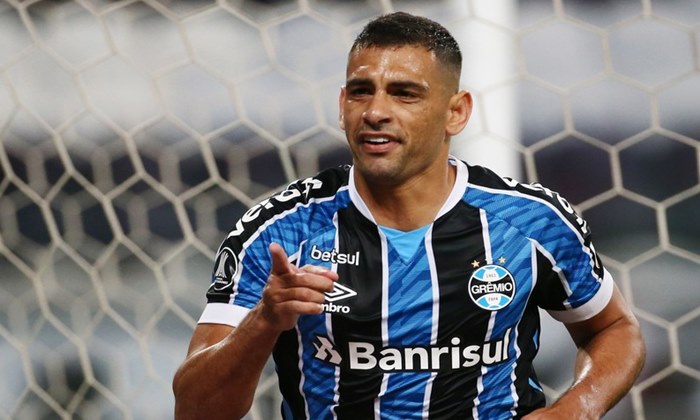 Após deixar o Grêmio, Diego Souza está na mira de Sport e Vasco
