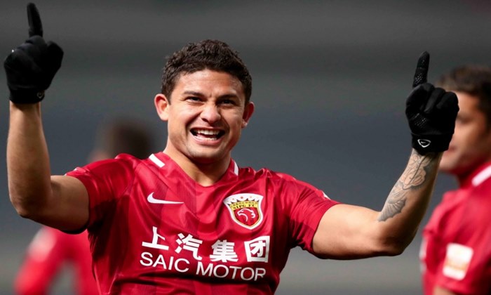 Grêmio entra forte na disputa com o Botafogo pelo atacante Elkeson