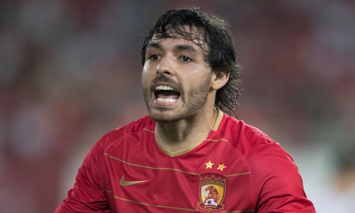 Santos busca novo camisa 10 e negocia com atacante Ricardo Goulart