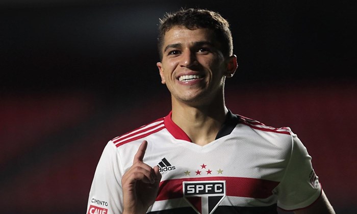 Livre no mercado, Vitor Bueno é procurado por Botafogo, Ceará e Grêmio