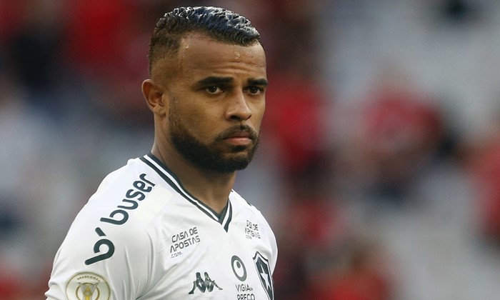 Fortaleza e Vasco disputam a contratação de Alex Santana, ex-Botafogo