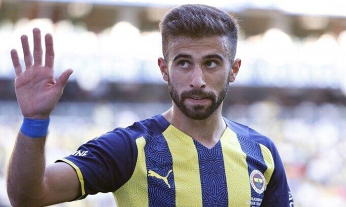 Flamengo negocia com atacante uruguaio Diego Rossi, do Fenerbahçe