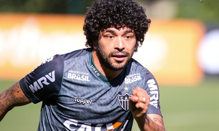 Santos supera a concorrência e se aproxima de acerto com Luan