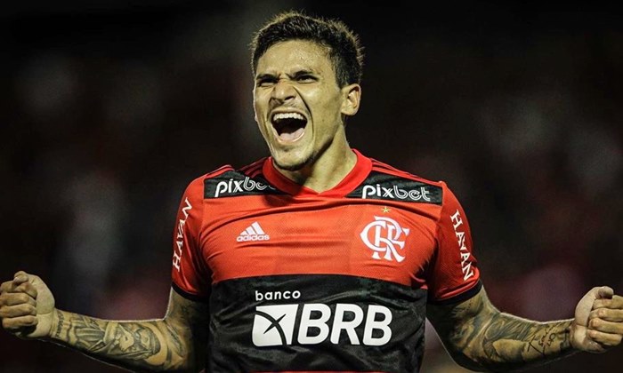 Palmeiras oferece R$87 milhões pelo atacante Pedro, do Flamengo