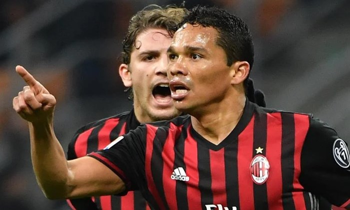 Ex-Milan, atacante colombiano Carlos Bacca negocia com o Ceará