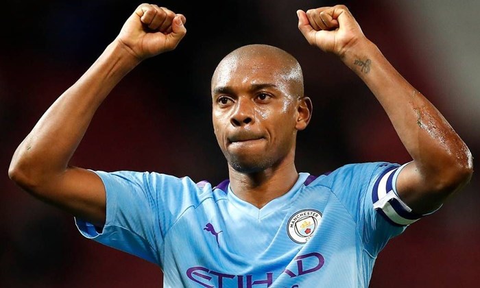 Sem ainda renovar com o City, Fernandinho volta a pauta Atlético-MG