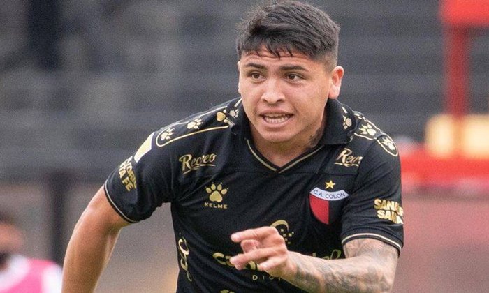Palmeiras busca mais um camisa 10 e mira o argentino Facundo Farías