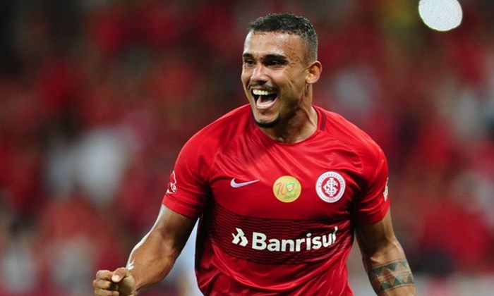 Avaí encaminha a contratação do atacante William Pottker, exInter