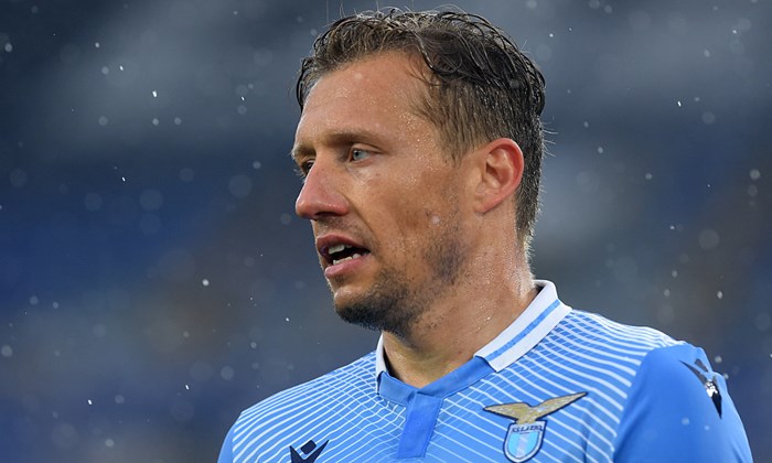 Atlético-MG tenta superar o Bota para fechar com volante Lucas Leiva