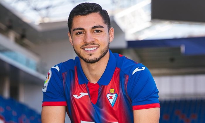 Corinthians inicia negociações com o lateral português Rafa Soares
