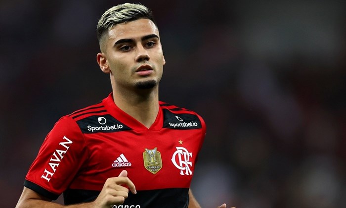 Com situação indefinida no Fla, Andreas Pereira interessa ao Palmeiras