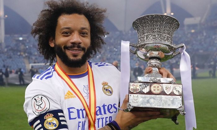 Livre no mercado, Marcelo interessa a Botafogo, Flu e Corinthians