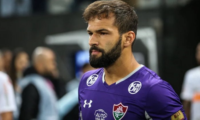 Coritiba procura novo goleiro e negocia com Muriel, do Fluminense
