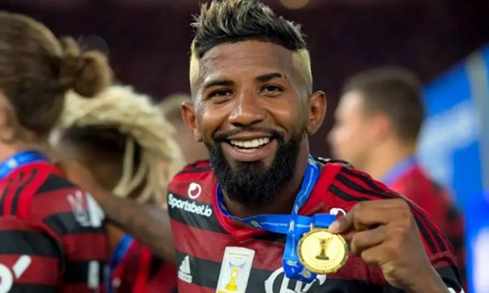 Grêmio negocia a contratação do lateral Rodinei, reserva no Flamengo