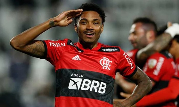 Santos faz proposta ao Flamengo e tenta contratar atacante Vitinho