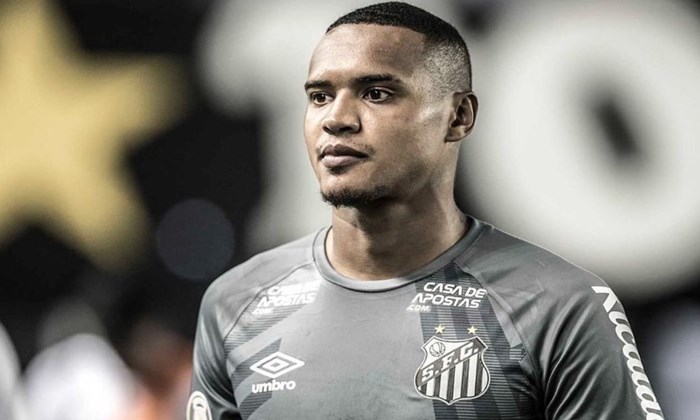 Após Bota e SP, Palmeiras faz proposta pelo goleiro John, do Santos