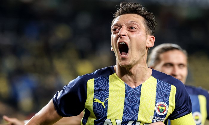 Mesut Özil deixa o Fenerbahçe e entra na mira de Botafogo e Fluminense