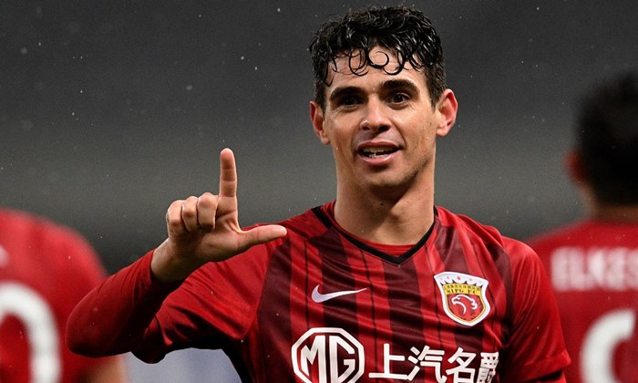 Vasco entra na disputa com rival Fla e quer contratar Óscar para 2023