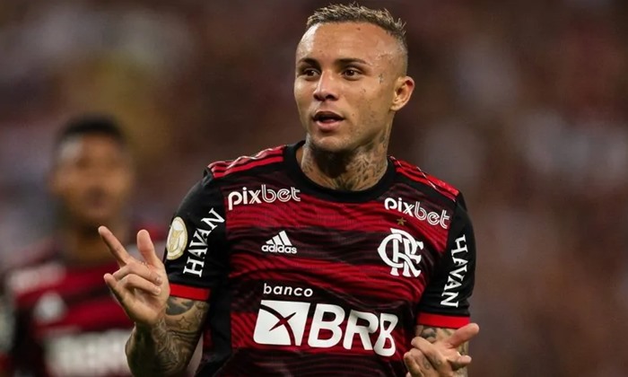 Grêmio vai negociar o retorno do atacante Everton Cebolina para 2023