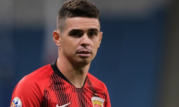 Corinthians tenta atravessar o Fla e fechar com meia Oscar para 2023