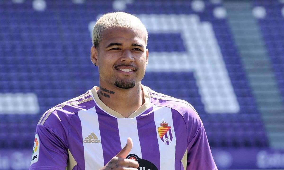 Ex-Chelsea e Fla, Kenedy deve trocar o Valladolid pelo Atlético-MG