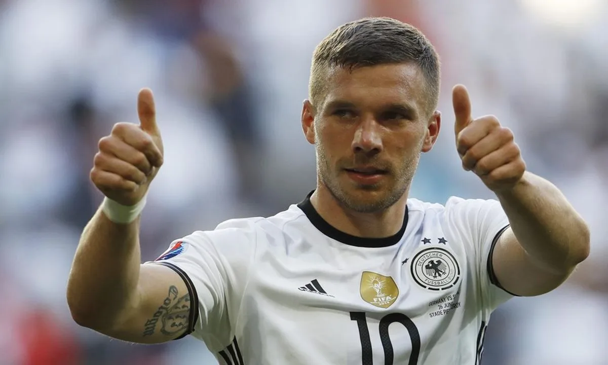 Lukas Podolski volta a fletar com o Flamengo e agita os torcedores