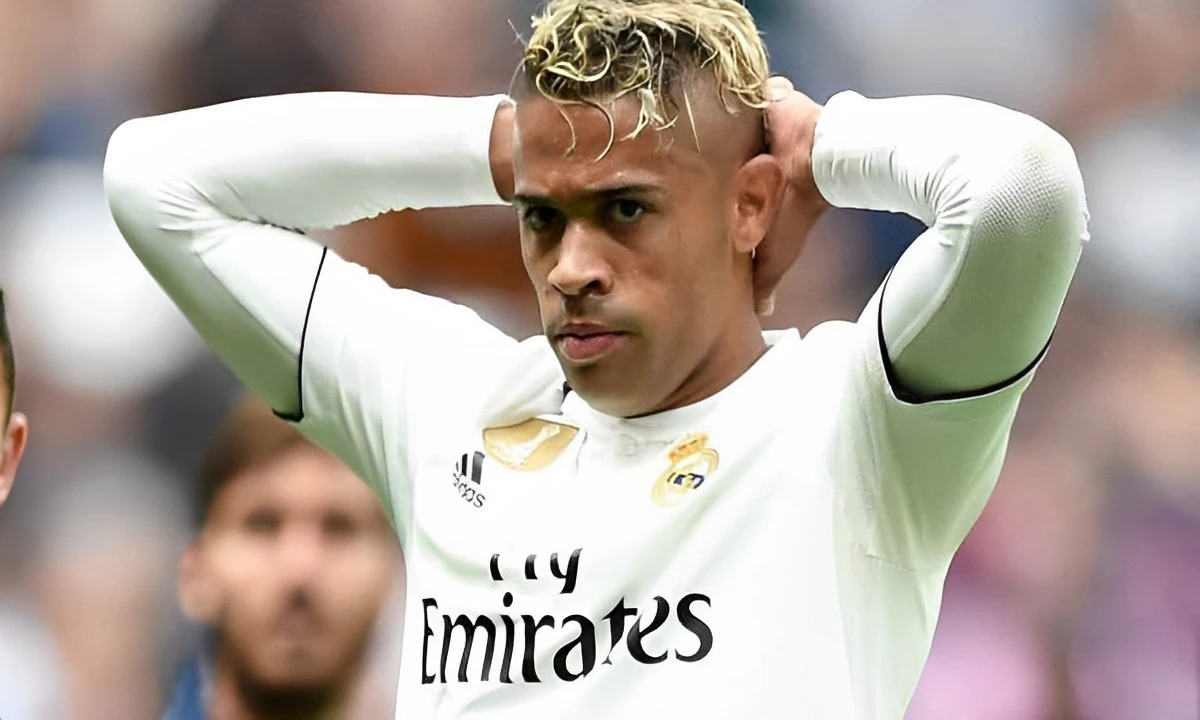 Santos tenta fechar com o atacante espanhol Mariano Díaz, do Real