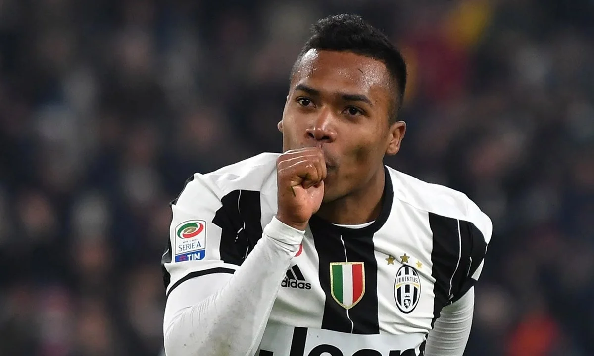 Planejando reformular seu elenco, Flamengo volta a sondar Alex Sandro