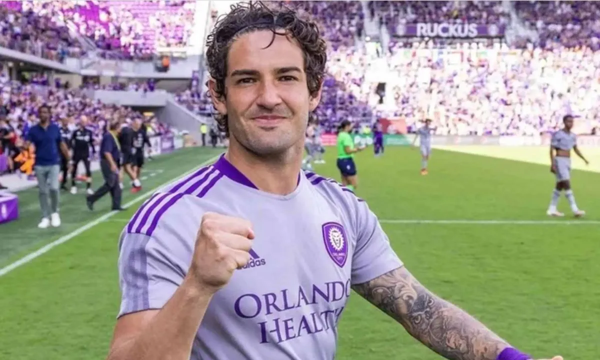 Livre no mercado, Alexandre Pato é cogitado para reforçar o Santos
