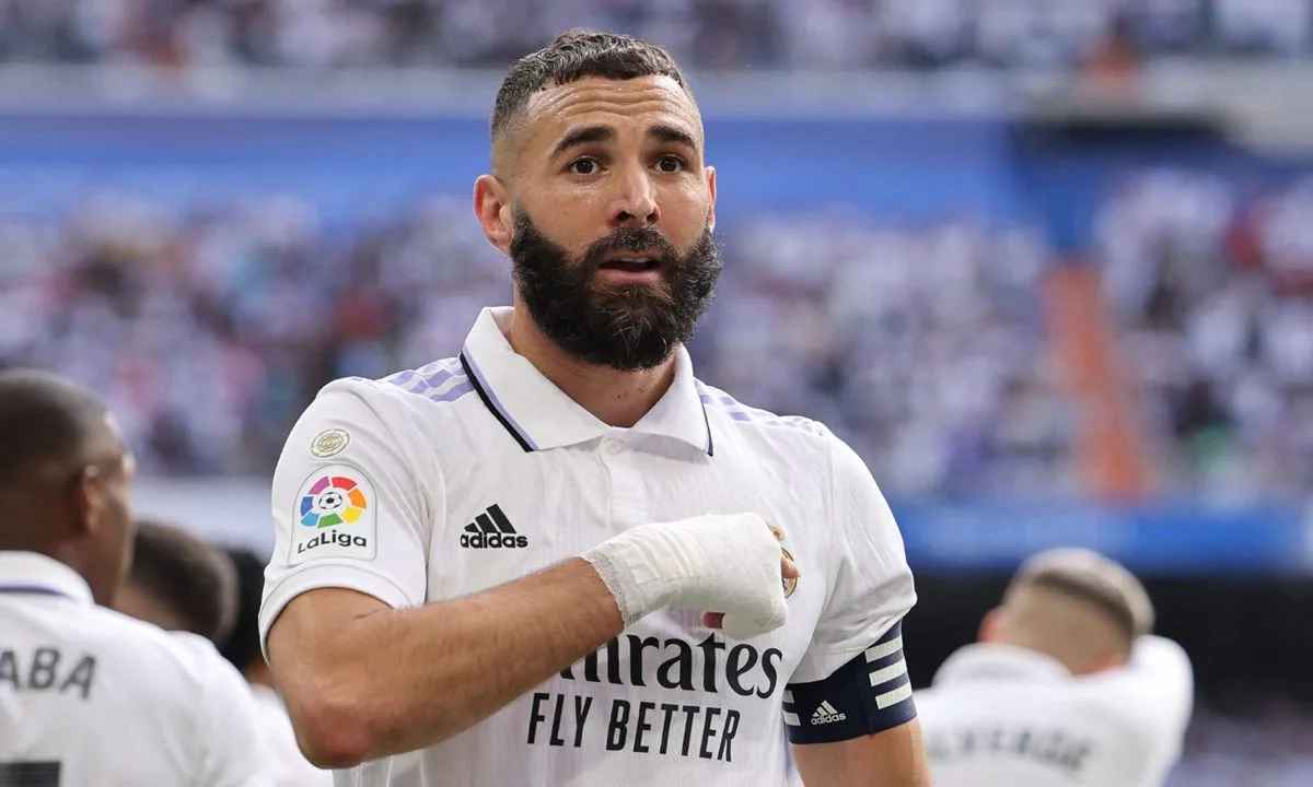 Após proposta milionária de clube árabe, Benzema define seu futuro