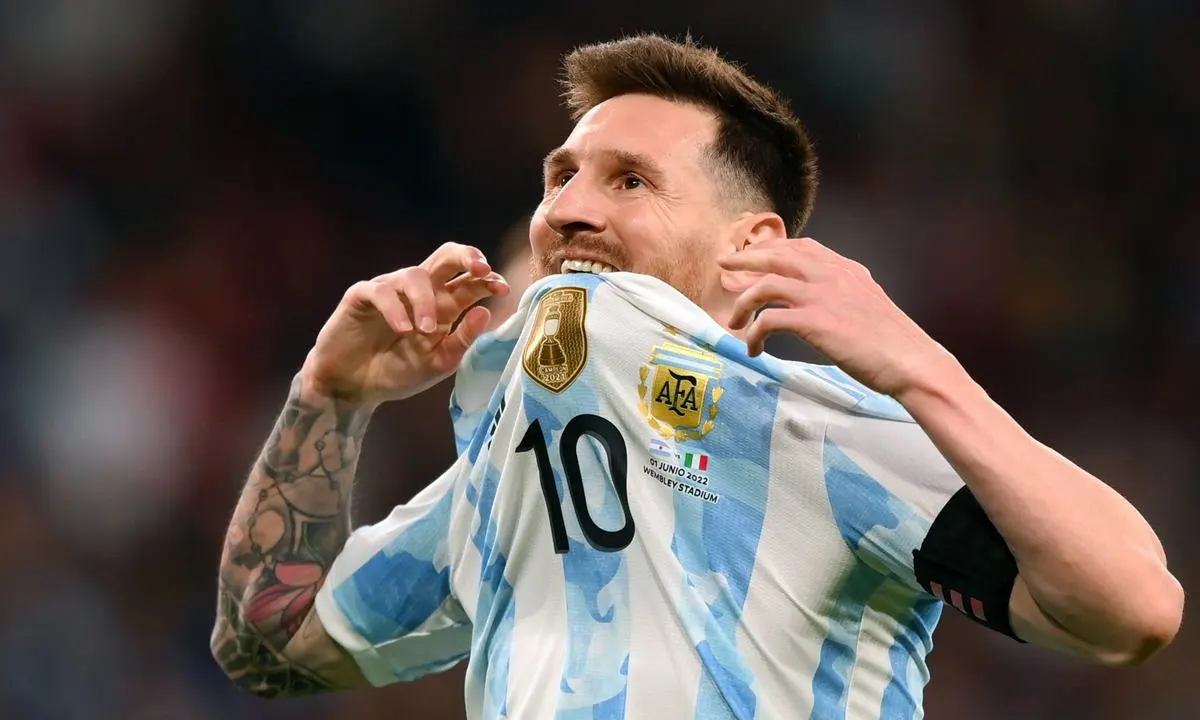 Torcida pede e diretoria do Corinthians avalia investida por Messi