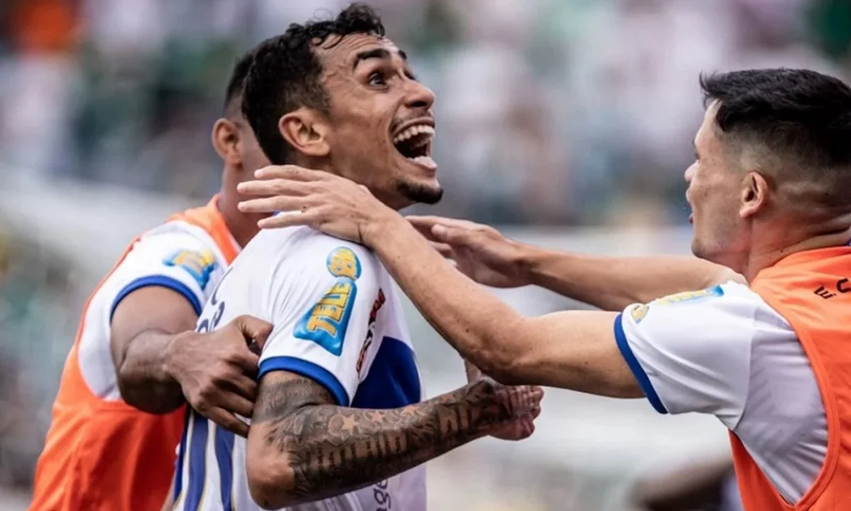 Santos supera rivais e acerta com Luan Dias, camisa 10 do Água Santa
