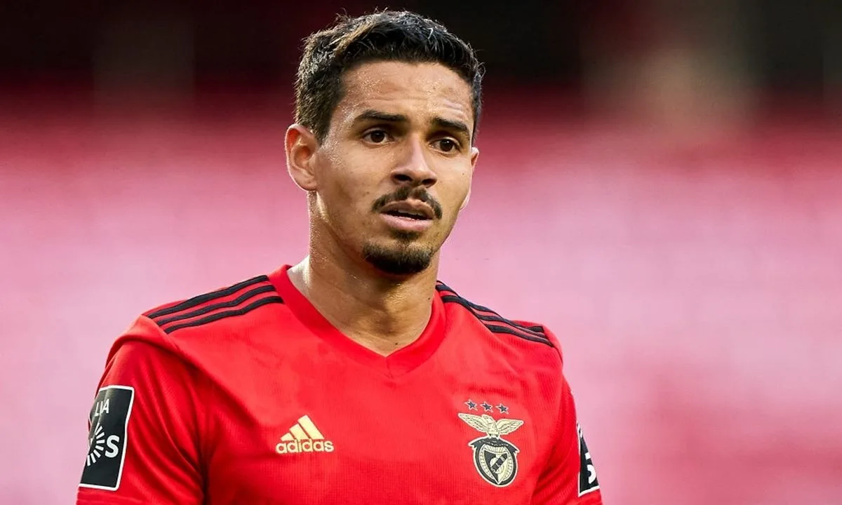 Cobiçado no mercado, Lucas Veríssimo se aproxima do Athletico
