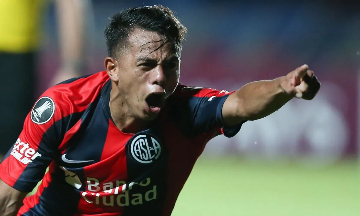 Flamengo negocia com atacante Nahuel Barrios, do San Lorenzo