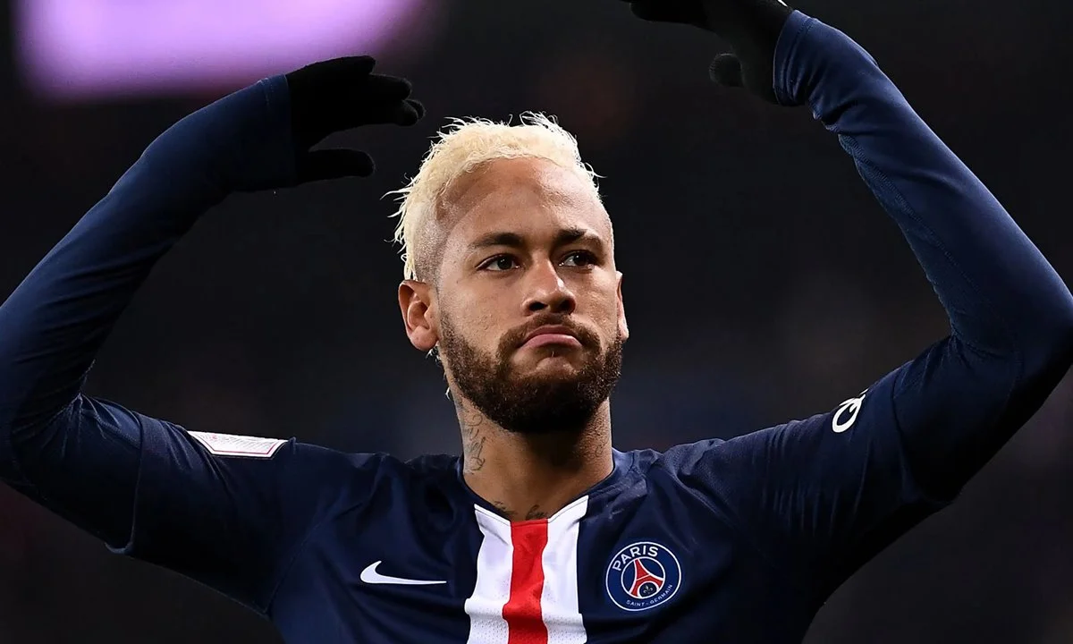 De saída do PSG, Neymar sinaliza possível acerto com gigante europeu