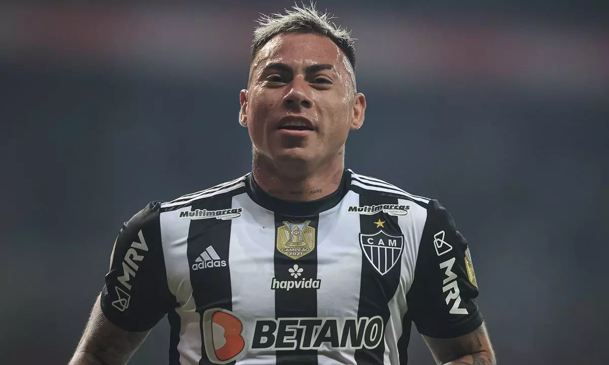 Criticado pela torcida do Galo, Eduardo Vargas vira alvo do Flamengo