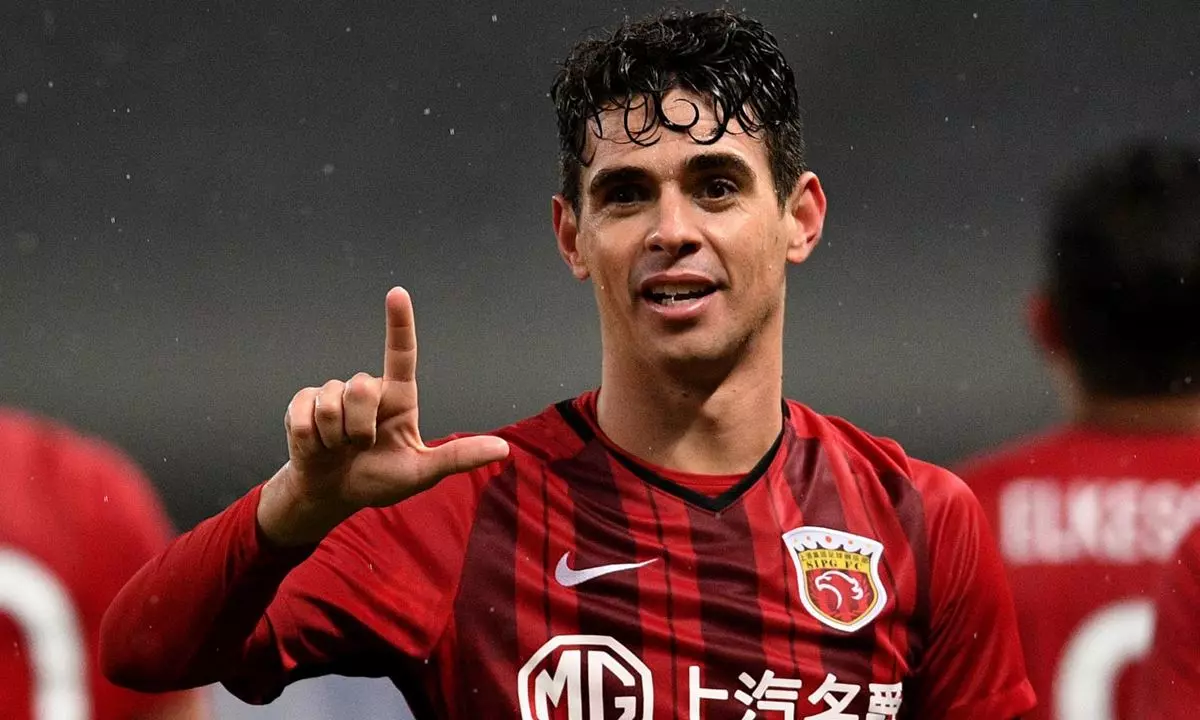 Alvo de Fla e Corinthians, Oscar define outro clube como preferência