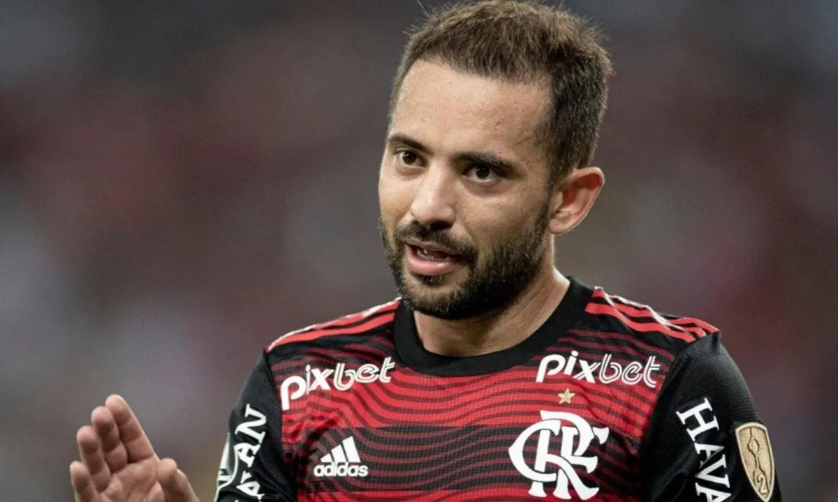 Luxemburgo pede e Corinthians avalia a contratação de Éverton Ribeiro
