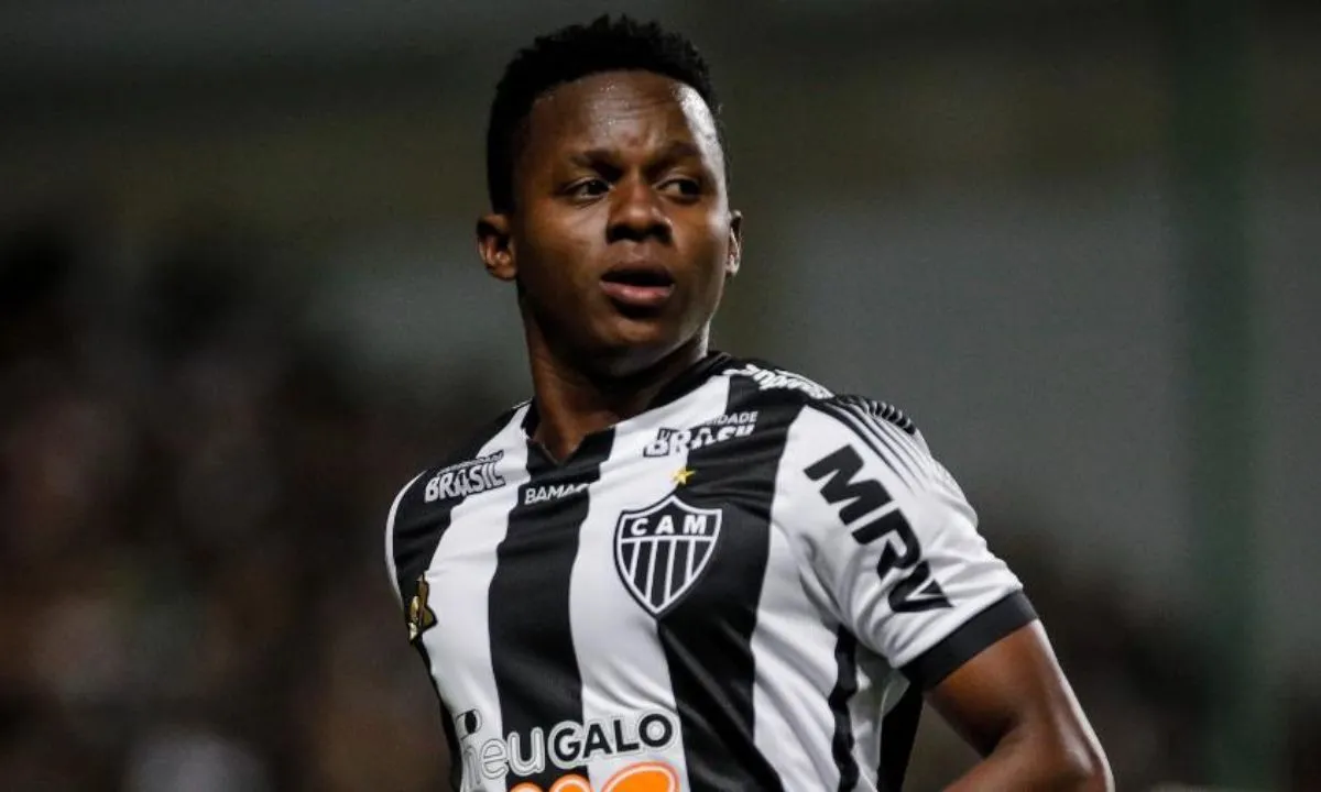 Ex-Galo, Cazares é oferecido ao América-MG, Fortaleza e Goiás