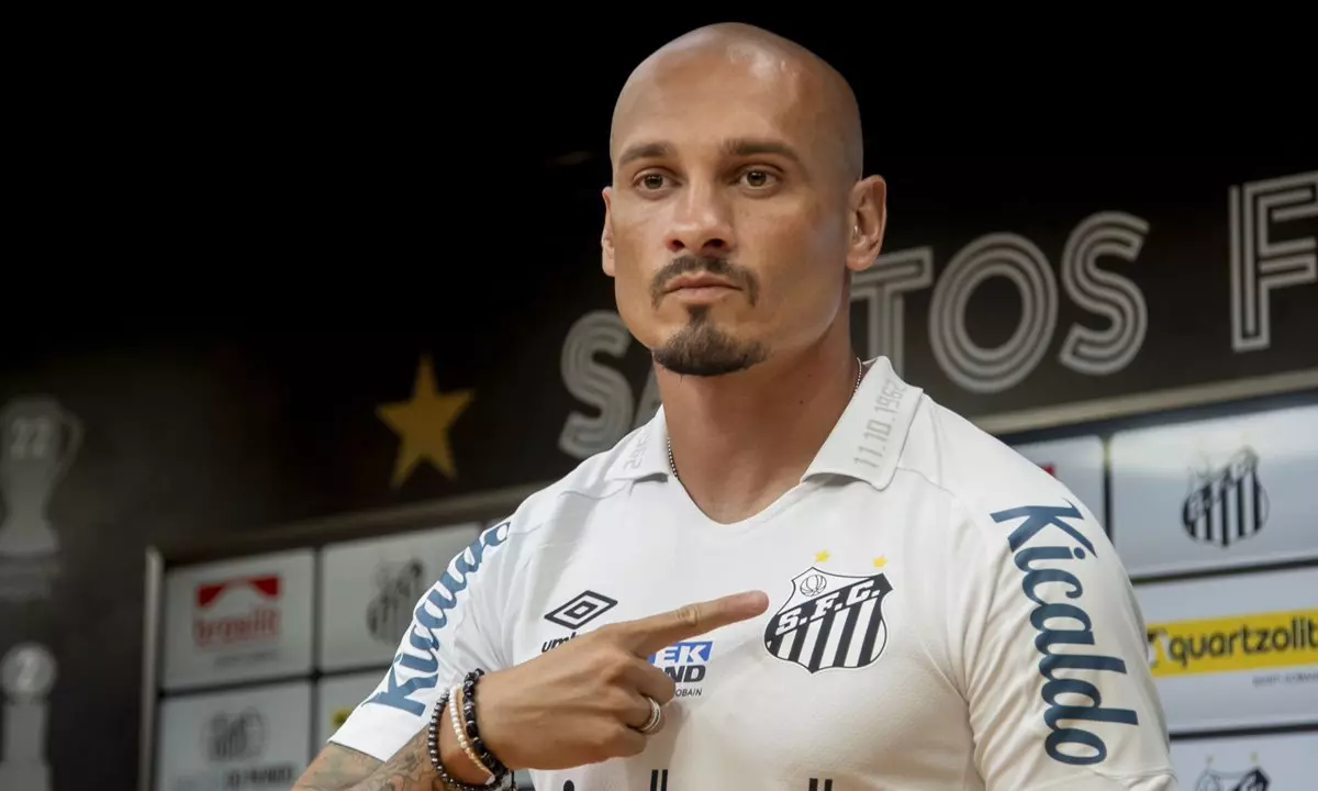 Vasco fecha acordo e deve anunciar o zagueiro Maicon, do Santos