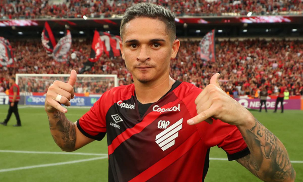 Palmeiras pode pagar valor milionário no lateral Khellven, do Athletico
