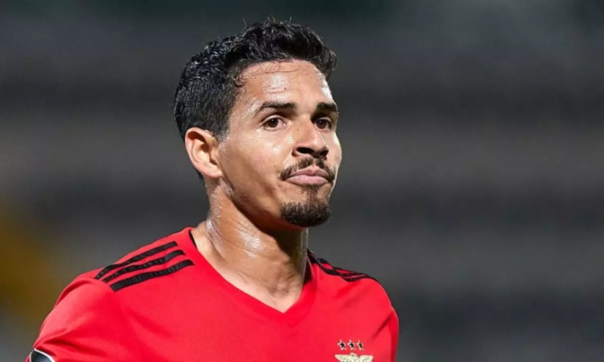 Corinthians supera rivais e acerta a contratação de Lucas Veríssimo