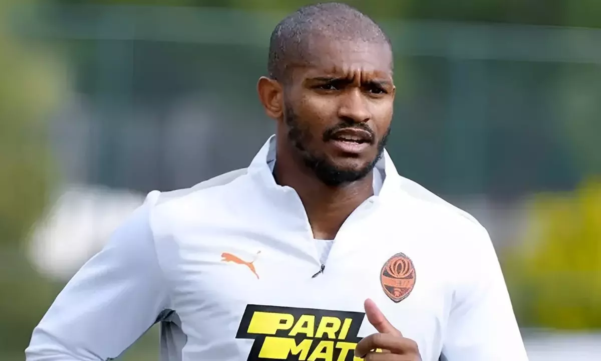 Fluminense supera concorrência e deve anunciar Marlon, ex-Barcelona